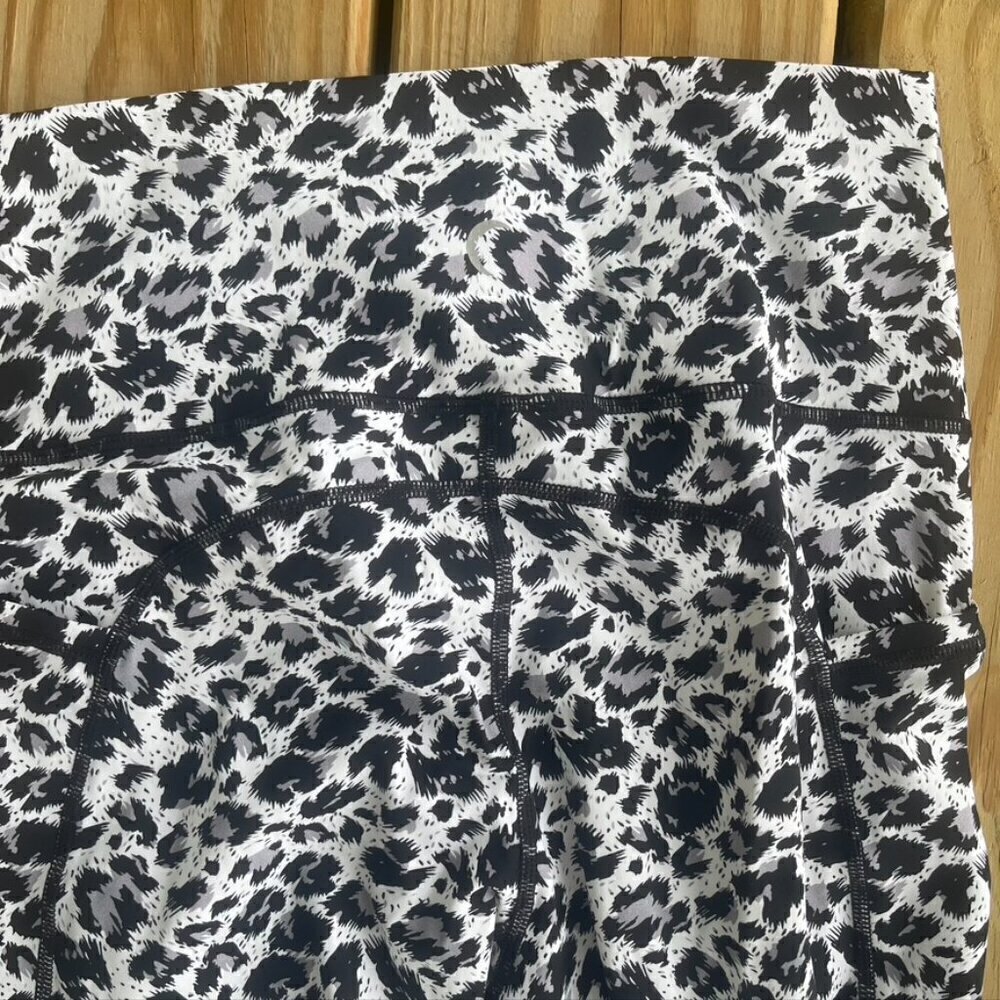 ** Zyia Pocket stash legging size 6-8 Medium black leopard active - Picture 10 of 10